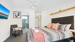 4 bedroom gem with a great outdoor area including pool and you can bring a small dog. - Image 4