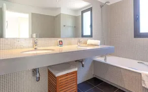 Fantastic villa with private swimming pool located in the urbanization of Aigua Gelida in - Image 4
