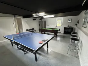 Fully renovated- 2 LIVING ROOMS, HOT TUB, POOL, GAME ROOM, FIREPIT, PAGODA. - Image 2
