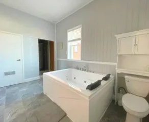 Luxury Spa Bathroom 2BR Walkable to Downtown - Image 4