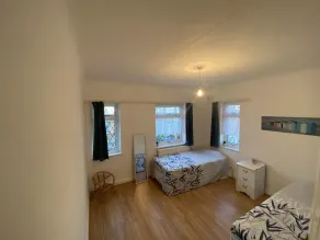 Large Cozy independent Double Bedroom Apartment - Central - Image 4