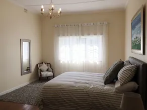 Charming 2 Bedroom Cottage - Image 3