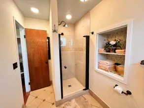 Serene Sonoma Home, Walk/bike downtown in minutes - Image 4