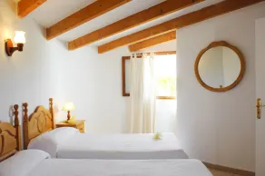 Simple holiday home Corb Mari, sleeps 6, pool and garden, 200 meters from beach - Image 4