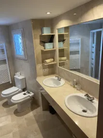 Elegante 3-Schlafzimmer Villa in 1. Meereslinie mit atemberaubenden Blick - Image 2