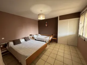 T4 Centre-Ville, 8 Pers, Terrasse, Parking, à 200m Plage/Commerces - Image 3