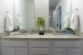 COZY Lush 3-bedroom Townhouse★Mins to Beach★ - Image 4