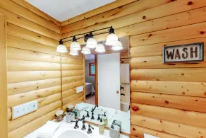 Secluded lodge w/ spacious deck, wood-burning stove, full kitchen, & free WiFi - Image 2