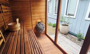 Modern Fully Remodeled, Relaxing Garden w/ Outdoor Sauna, 3BR in Ballard - Image 2