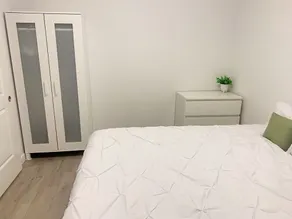 Cozy 1BR Condo w/ In-Suite Laundry, Gym, Free Parking and Full Kitchen - Image 4