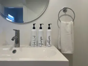 Remodeled Detached Guest House w/Washer, Dryer and Parking - Image 3