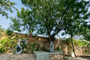 Villa d'art avec vue sur la montagne au cœur d'une forêt - Image 5