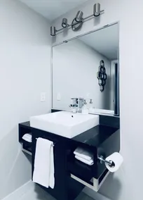 Stunning modern luxury 2 bedroom, 2 bath condo rental - Image 5