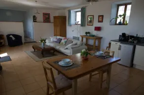 Idyllic Country Location for couples, central, peaceful, 5 mins from shops, WIFI - Image 5