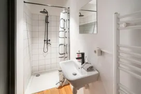 Two-bedroom apartment by the river - Image 3