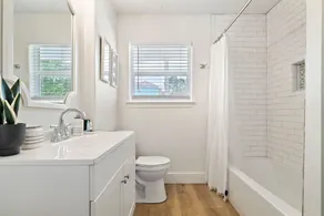 Stylish Home w/ Private Pool Near Kemah Boardwalk - Image 3