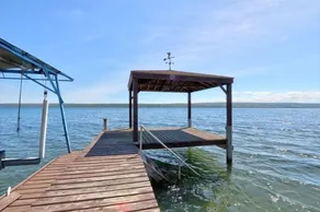 Lake front 7-bedroom house with movie theatre, hot tub, and game room! - Image 2