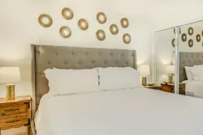 10 A, One Bedroom Condo - Image 5