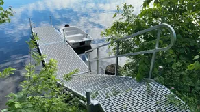 Last Minute Welcome! Waterfront 4-season house. Peaceful but central Location. - Image 2