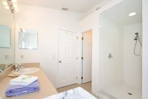 NOUVELLE LISTE - Confortable 4 chambres, 3 salles de bain avec piscine privée dans la communauté de golf fermée - Image 3