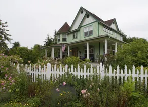 Nostalgic Victorian Home in Lavender Farm - Image 5