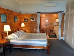 Tranquil Shores Waterfront Cottage - Image 4