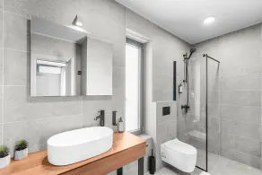 Spacious home with terrace and bubble bath - Image 3