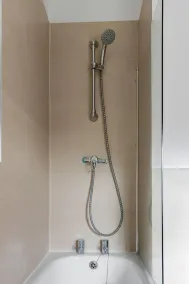 Ciudad-Casa-Baño privado - Image 4