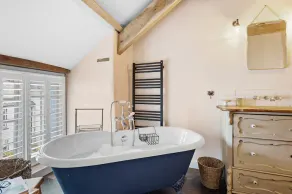 Stylish cottage, river views, contemporary interior, garden views, village - Image 2