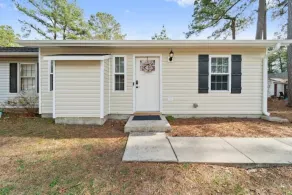 2 bed 2 bath, sleeps 5. Southern Charm- Minutes to Camp Lejeune, MCAS, & Beach  - Image 4