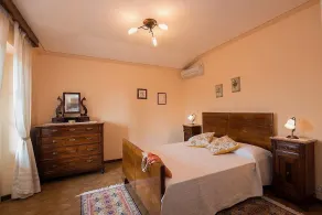 Casa Caprifoglio B: A characteristic and welcoming apartment that is part of an ancient country house surrounded by the greenery, with Free WI-FI. - Image 4