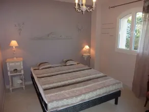 Charmerende landsted i Provence. Belvedere på bakken med oliventræer - Image 5