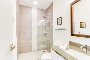 Modern apartment with great ocean view, balcony & pool - 100 yards to beach - Image 2