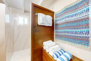 Two quiet oceanfront cabanas w/ private beach, dock, hammock, ocean view & WiFi - Image 3