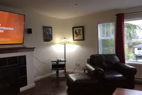 BRIGHT, GAS FIREPLACE, 3 SMART TVs, room for 4 - Image 4