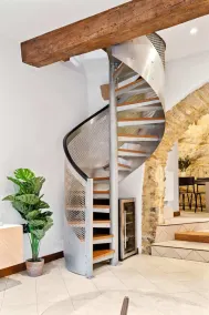 Cozy Apt with Smart TV Elevator & Equipped Kitchen - Image 2