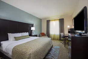 King Suite | Gratis daglig frukost, inomhuspool + gym - Image 5