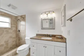 Charming 3 bedrooms house with heated pool & Grill - Image 2