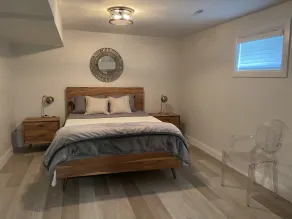 Beautiful lake front 5 bedrooms , 3 full baths fully renovated on Lake Simcoe - Image 3