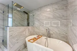 Luxury Home with Heated Pool close to beaches - Image 2