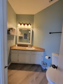 Nouvellement rénové 2 chambres au 2ème étage, 3 minutes à pied de la plage - Image 3
