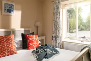 5* Luxurious 1 bed self-catering cottage, 20mins from North&South Cornish coasts - Image 3