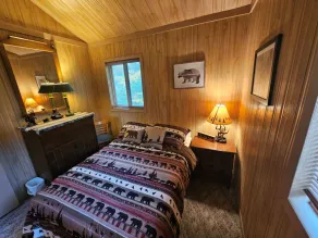 5 bedroom property on Moose Lake, Level Frontage - Image 4