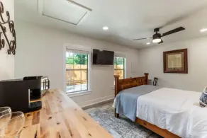 Charming guest studio in the heart of Liberty Hill - Image 4