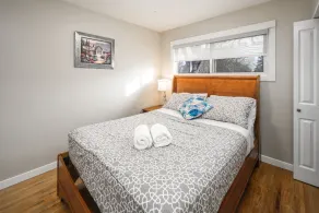 V@Home  Stylish 5BR/2BA Retreat, Central Location, Groups & Families - Image 5