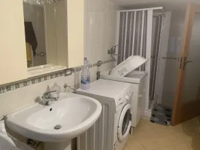 Ground floor apartment can sleep up to 6 - Image 2
