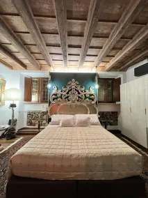 Suite in the historic center of Verona with sauna and heated whirlpool. - Image 5