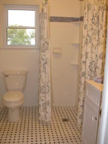 The Douglas Family Cottage - Perfect Waterfront Getaway with Large Beach - Image 3