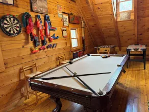 Smoky Mtn Dollywood, Sleep16 + PoolTable + AirHockey + Firepit + Hottub+ Pets ok - Image 4
