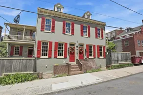 Historic 8 Bedroom Luxury Retreat - Hot Tub - Sleeps 20+ - Walk Downtown - Image 2